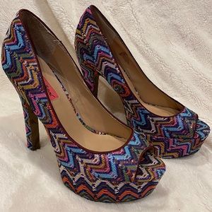 Betsey Johnson Sashh Chevron Fabric Platform Peep Toe Heels Pumps Size 8.5 EUC